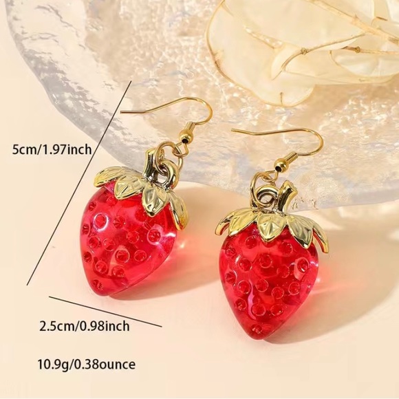NWT Strawberry Resin Fashion Earrings. - Picture 2 of 3